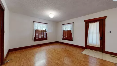 Living - 625 NW State St, Pullman, WA 99163 photo 2 of 7