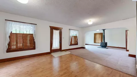 Living - 625 NW State St, Pullman, WA 99163 photo 1 of 7