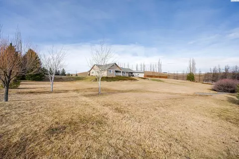 Exterior - 4469 Airport Rd, Pullman, WA 99163 photo 3 of 15
