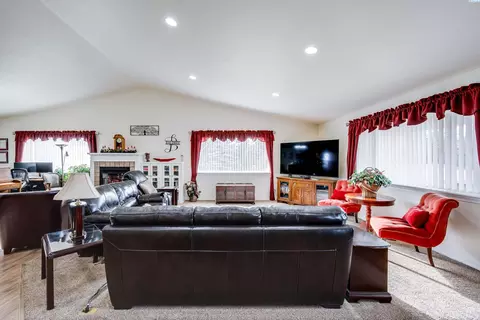 Living - 4469 Airport Rd, Pullman, WA 99163 photo 2 of 3