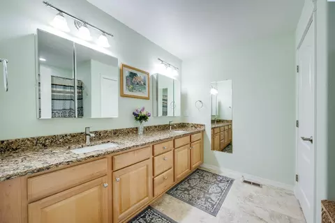 Bath - 4469 Airport Rd, Pullman, WA 99163 photo 1 of 2