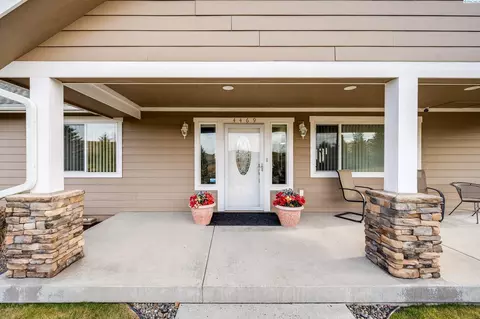 Exterior - 4469 Airport Rd, Pullman, WA 99163 photo 4 of 15