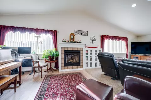 Living - 4469 Airport Rd, Pullman, WA 99163 photo 3 of 3