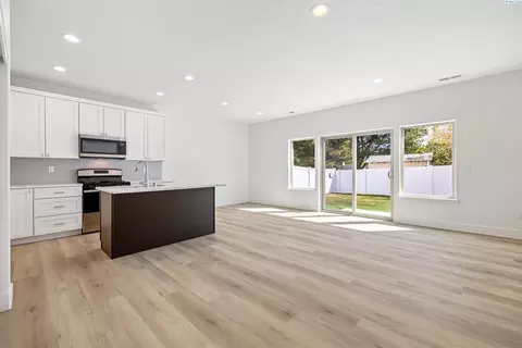 1163 S Underwood Pl, Kennewick, WA 99337