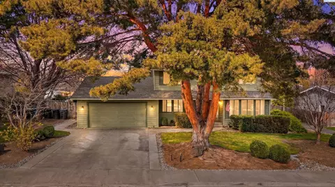 242 W Greenview Dr, Richland, WA 99352