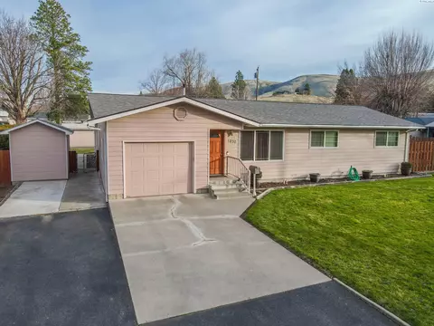 1032 Elm St, Prosser, WA 99350