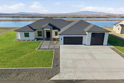 129 Riviera, Pasco, WA 99301