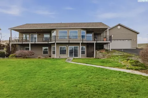 3824 Pleasant View Dr, Clarkston, WA 99403