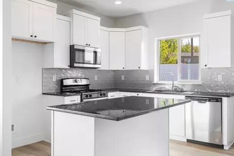 1118 S Underwood Pl, Kennewick, WA 99337