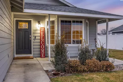 7611 Thetis Dr, Pasco, WA 99301 photo 2