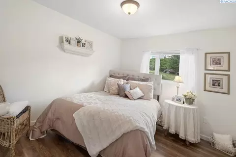 Bedroom - 940 SE Glen Echo Rd, Pullman, WA 99163 photo 4 of 4