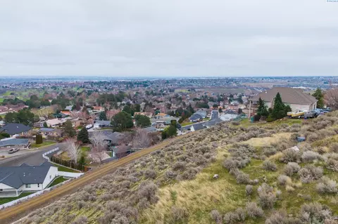 200 Meadow Hills Dr, Richland, WA 99352