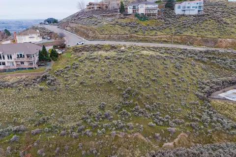 200 Meadow Hills Dr, Richland, WA 99352