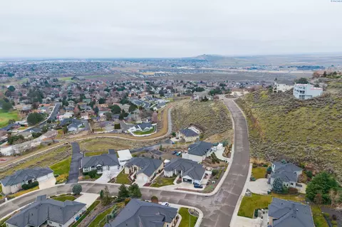 182 Meadow Hills Dr, Richland, WA 99352