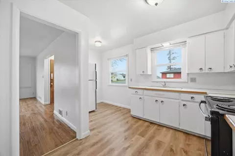 Entry Way - 248 E Date, Connell, WA 99326 photo 1 of 3