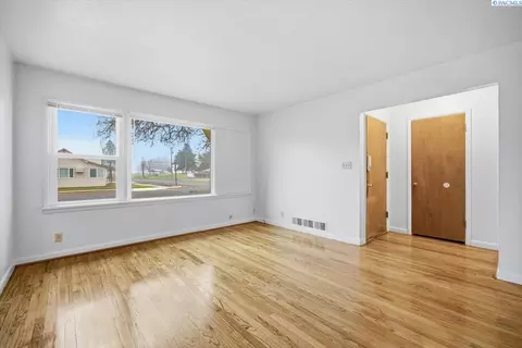 Living - 248 E Date, Connell, WA 99326 photo 2 of 6