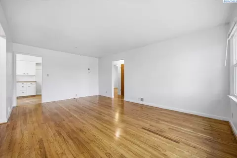 Living - 248 E Date, Connell, WA 99326 photo 4 of 6