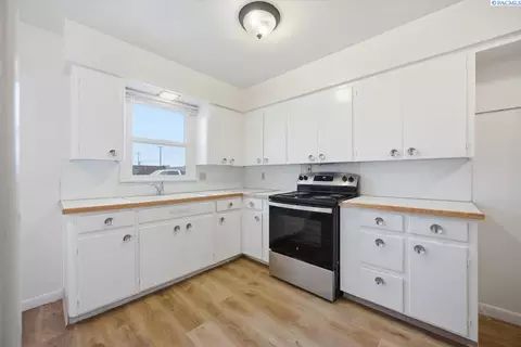 Kitchen - 248 E Date, Connell, WA 99326 photo 1 of 1