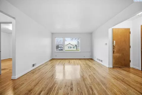 Living - 248 E Date, Connell, WA 99326 photo 6 of 6