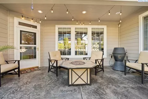 Exterior - 520 SW Sundance Ct, Pullman, WA 99163 photo 3 of 8