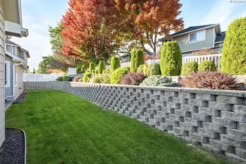 Exterior - 520 SW Sundance Ct, Pullman, WA 99163 photo 5 of 8