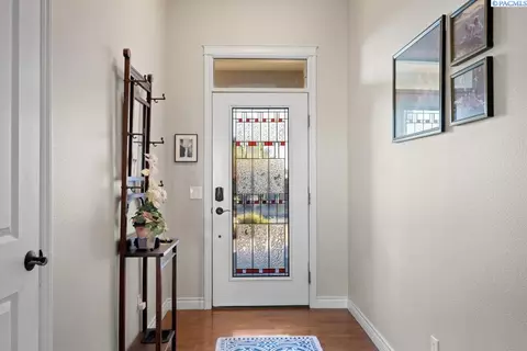 Entry Way - 520 SW Sundance Ct, Pullman, WA 99163 photo 1 of 3