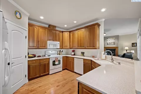 Kitchen - 520 SW Sundance Ct, Pullman, WA 99163 photo 1 of 3