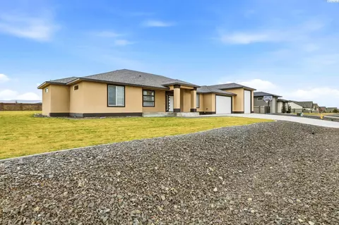 4104 S Coulee Vista Dr, Kennewick, WA 99338