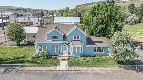 145 W Cooper St, Washtucna, WA 99371