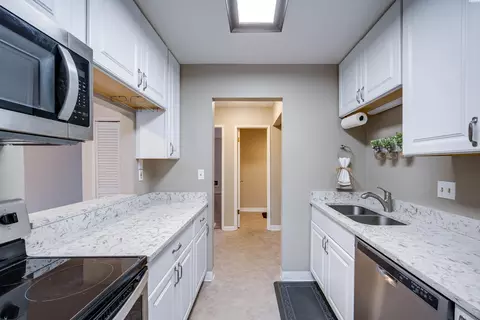 Kitchen - 600 SW Crestview St #2, Pullman, WA 99163 photo 3 of 3