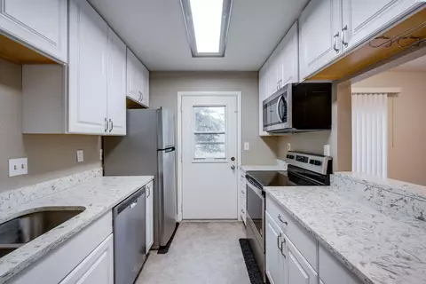 Kitchen - 600 SW Crestview St #2, Pullman, WA 99163 photo 1 of 3