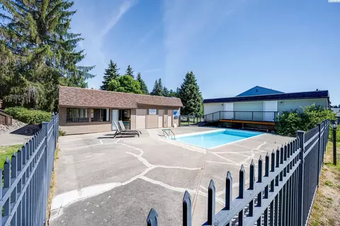 Exterior - 600 SW Crestview St #2, Pullman, WA 99163 photo 4 of 5