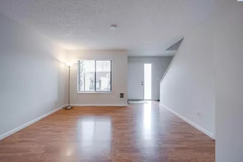 Living - 600 SW Crestview St #2, Pullman, WA 99163 photo 2 of 3