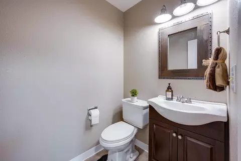 Bath - 600 SW Crestview St #2, Pullman, WA 99163 photo 2 of 2