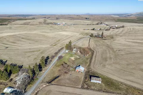 View/Area - 952 Carothers Rd, Pullman, WA 99163 photo 3 of 4