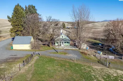 Exterior - 952 Carothers Rd, Pullman, WA 99163 photo 6 of 9