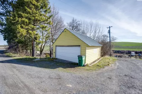 Exterior - 952 Carothers Rd, Pullman, WA 99163 photo 7 of 9