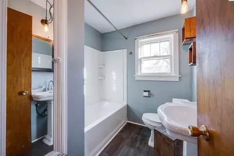 Bath - 952 Carothers Rd, Pullman, WA 99163 photo 1 of 1