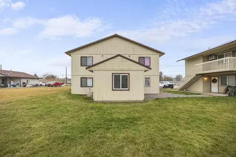 Exterior - 313 E 3rd St, Granger, WA 98932 photo 6 of 6