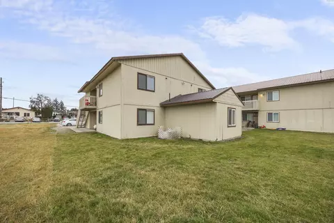 Exterior - 313 E 3rd St, Granger, WA 98932 photo 4 of 6