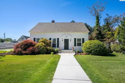 503 W 1st Ave, Kennewick, WA 99336