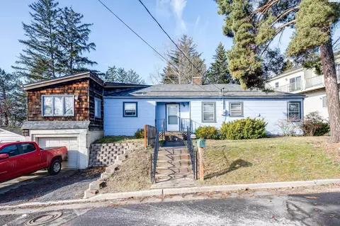 1215 NE Myrtle St, Pullman, WA 99163