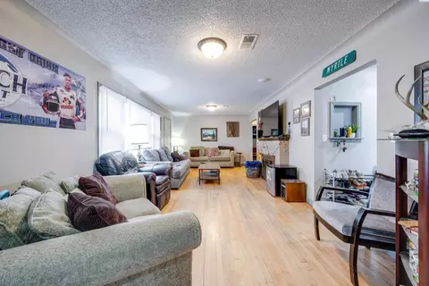 Living - 1215 NE Myrtle St, Pullman, WA 99163 photo 1 of 4