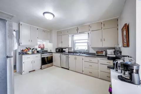 Kitchen - 1215 NE Myrtle St, Pullman, WA 99163 photo 3 of 3