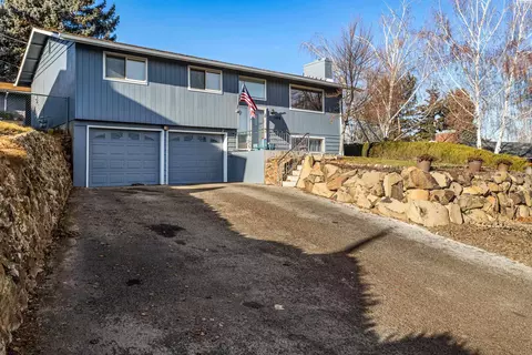 106 N 12th St, Selah, WA 98942