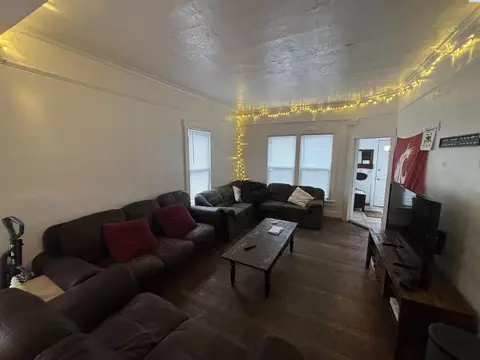 Living - 435 NE Howard Dr, Pullman, WA 99163 photo 1 of 1