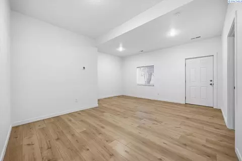 609 W Clark St, Pasco, WA 99301 photo 4