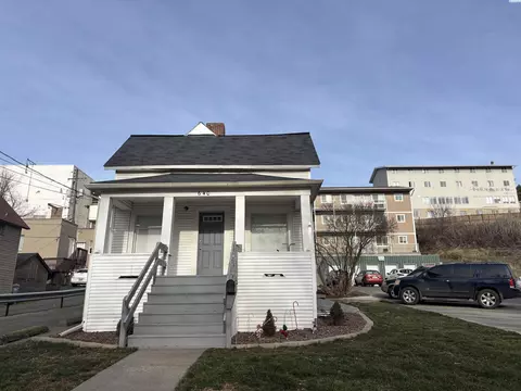 631 NE Oak, Pullman, WA 99163 photo 2