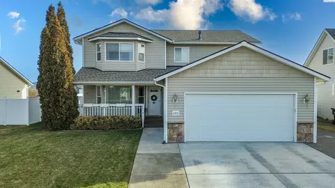 Exterior - 2410 NW Robert St, Pullman, WA 99163 photo 1 of 3