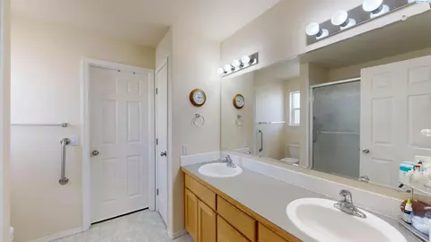 Bath - 2410 NW Robert St, Pullman, WA 99163 photo 1 of 3